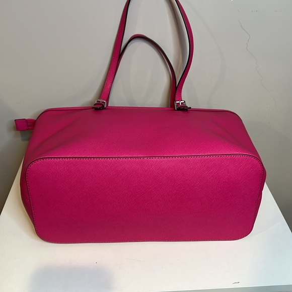 Michael Kors Large Jet Set Leather Travel Tote - Fuschia - Picture 4 of 6